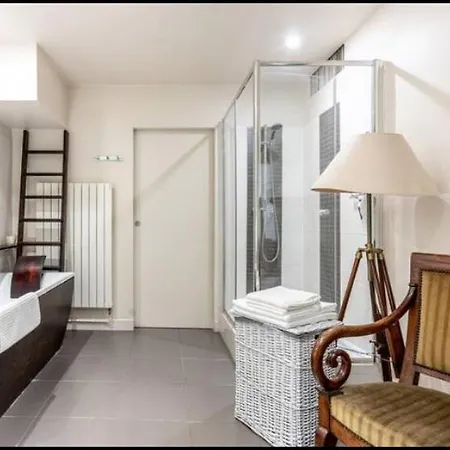 En Rouge Et Blanc : Appart D'exception De 250m² *