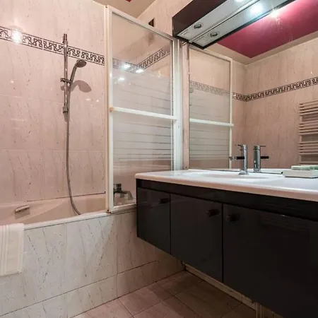 En Rouge Et Blanc : Appart D'exception De 250m² 巴黎